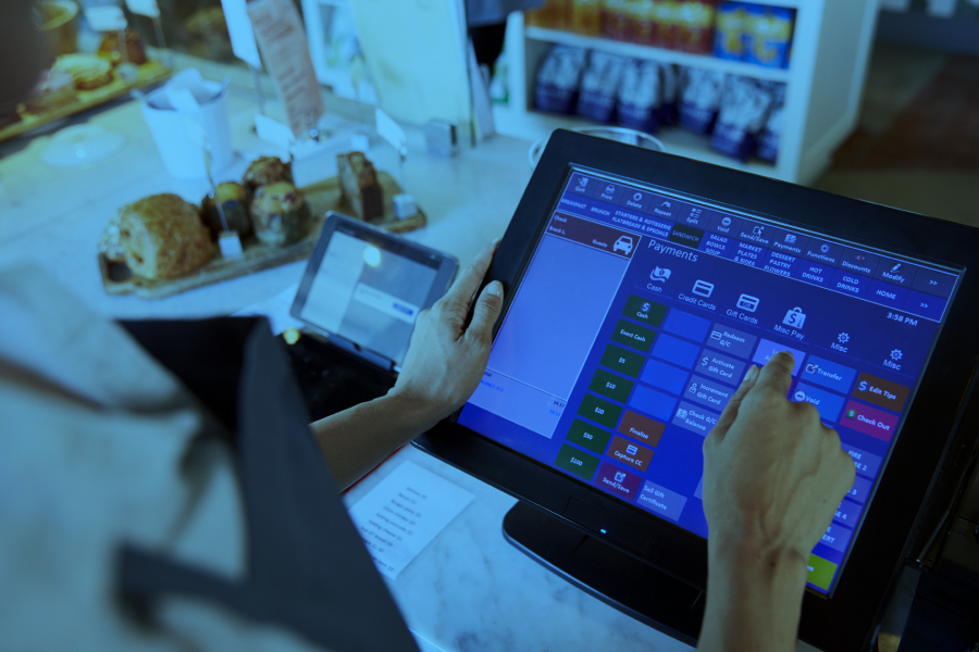¿Qué agencias ofrecen servicios de trade marketing con tecnología para análisis de mercado?